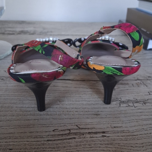 Betsey JohnsonBirdie Floral Slingback Bow Pumps Size 7 - Picture 8 of 14